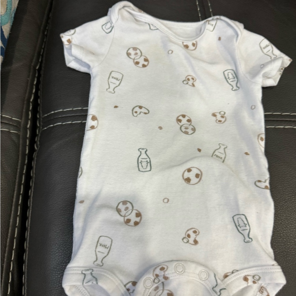 Carter BodySuit Size 12 Months